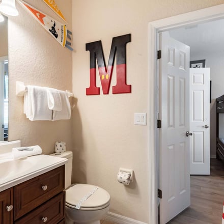 Modern gourmet kitchen in a Florida vacation rental